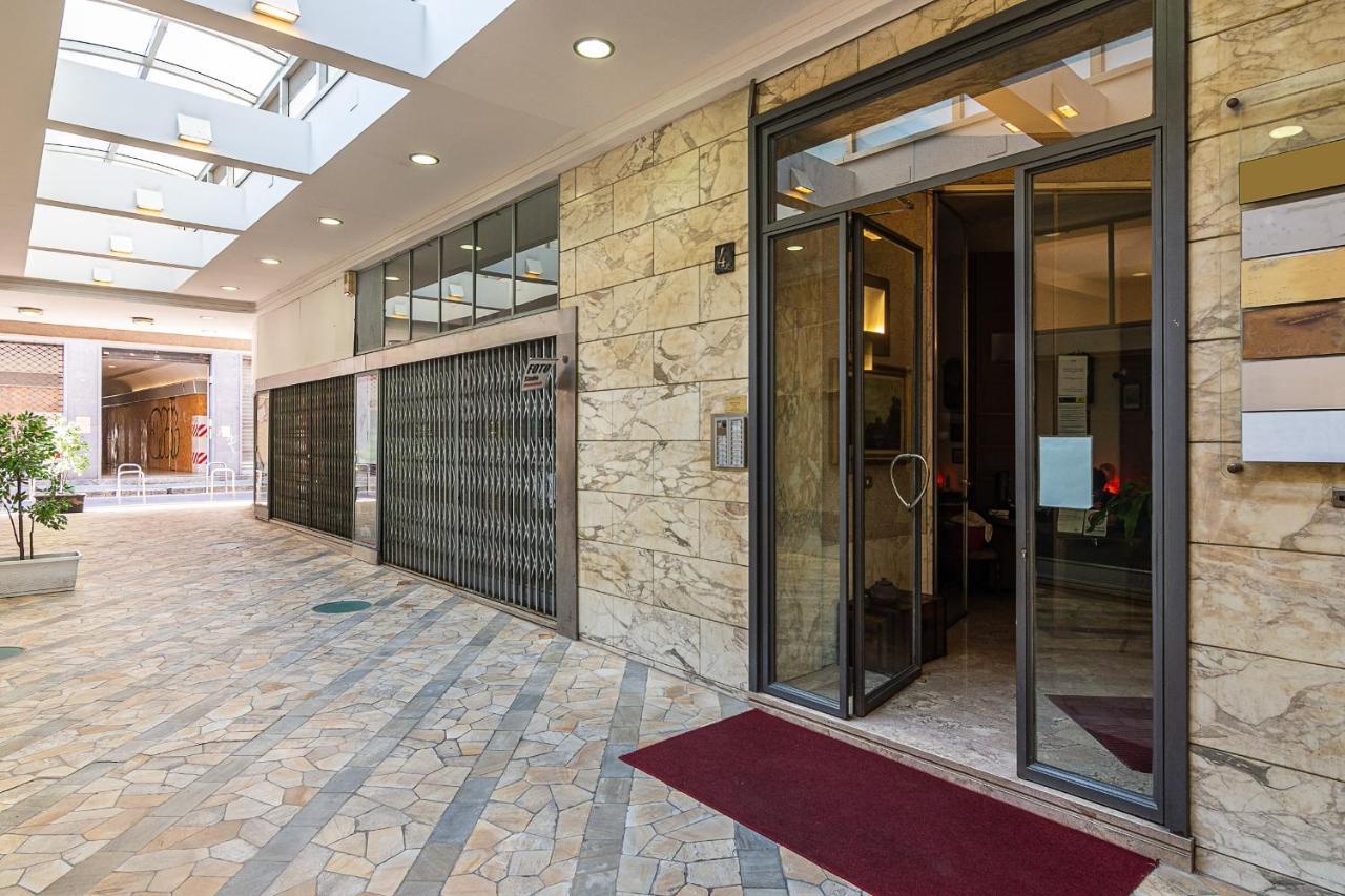 Classbnb - Two Apartments 400 Meters From The Duomo Mediolan Zewnętrze zdjęcie