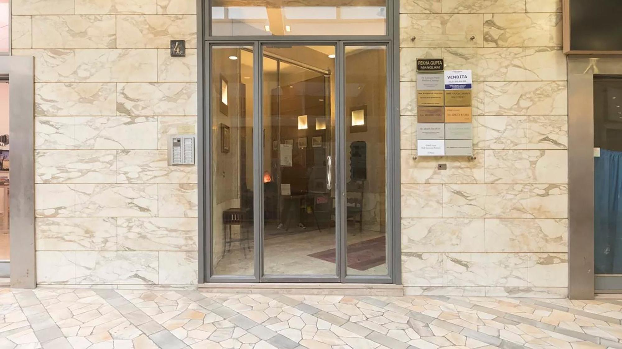 Classbnb - Two Apartments 400 Meters From The Duomo Mediolan Zewnętrze zdjęcie